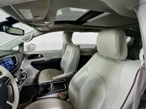 Used 2017 Chrysler Pacifica Limited w/ UConnect Theater Package image 22