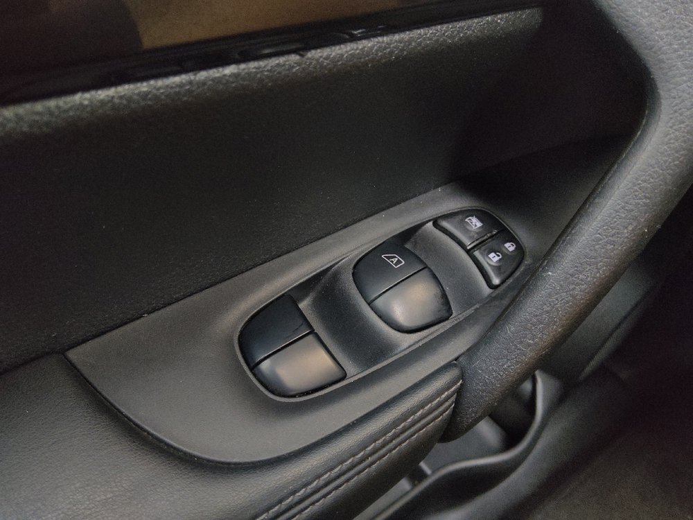 Used 2019 Nissan Rogue SV FWD image 27