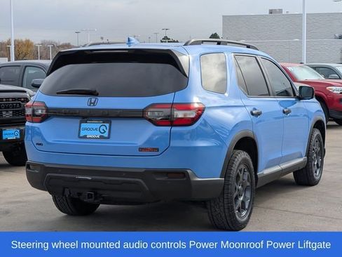 Used 2025 Honda Pilot TrailSport image 3
