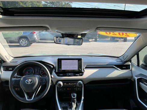 Used 2020 Toyota RAV4 XLE Premium FWD image 14