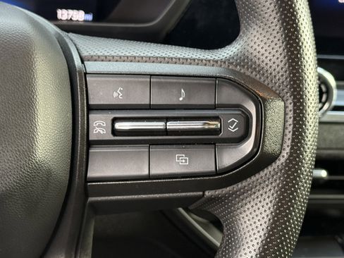 Used 2024 Chevrolet Colorado W/T image 17