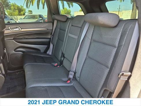 Used 2021 Jeep Grand Cherokee Laredo AWD/4WD image 22