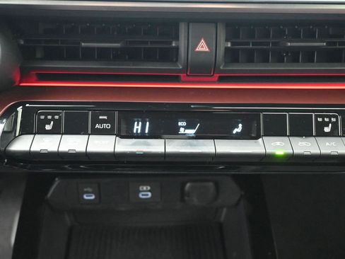 Used 2024 Toyota Prius Prime XSE image 21