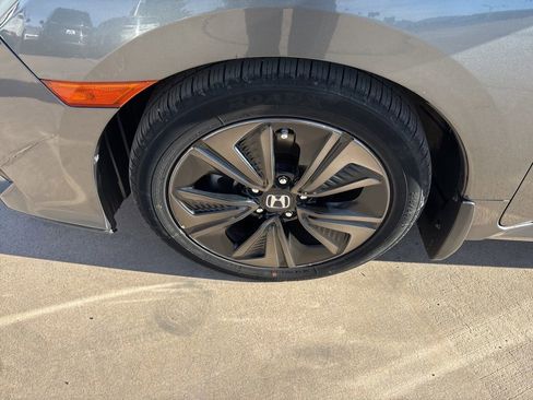 Used 2018 Honda Civic EX image 9