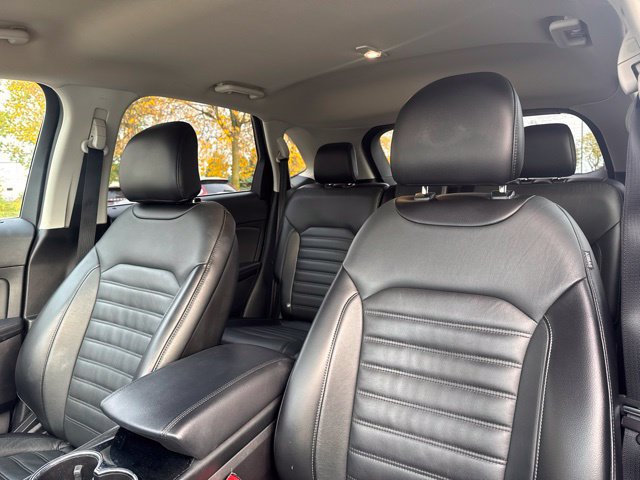 Used 2018 Ford Edge SEL w/ Equipment Group 201A AWD/4WD image 16