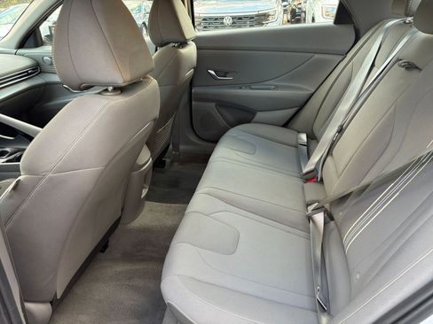 Used 2025 Hyundai Elantra SEL image 23
