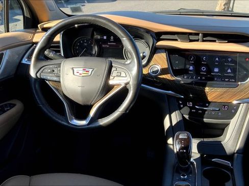 Used 2022 Cadillac XT6 Premium Luxury w/ Platinum Package image 4