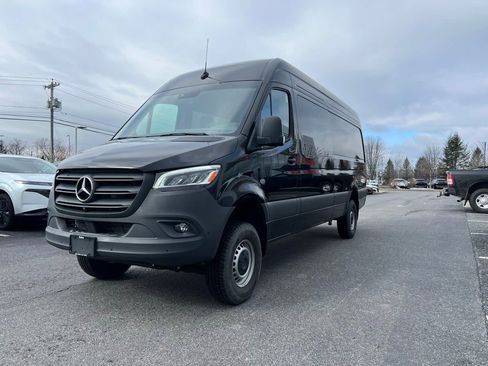 Used 2024 Mercedes-Benz Sprinter 2500 image 5