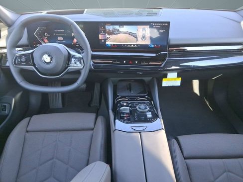 Used 2026 BMW 530i w/ Premium Package RWD image 15