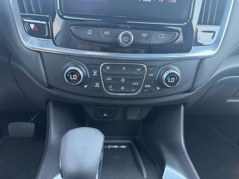 Used 2022 Chevrolet Traverse LT AWD/4WD image 37