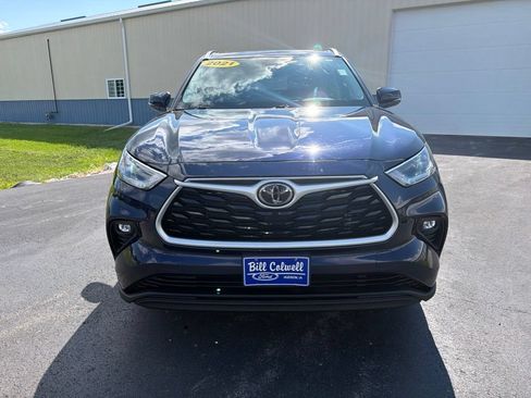Used 2021 Toyota Highlander XLE AWD/4WD image 9