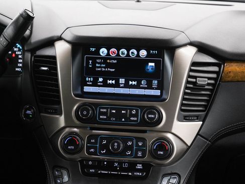 Used 2017 GMC Yukon XL Denali w/ Open Road Package AWD/4WD image 16
