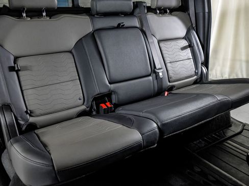 Used 2025 Chevrolet Silverado 2500 ZR2 w/ Technology Package image 31