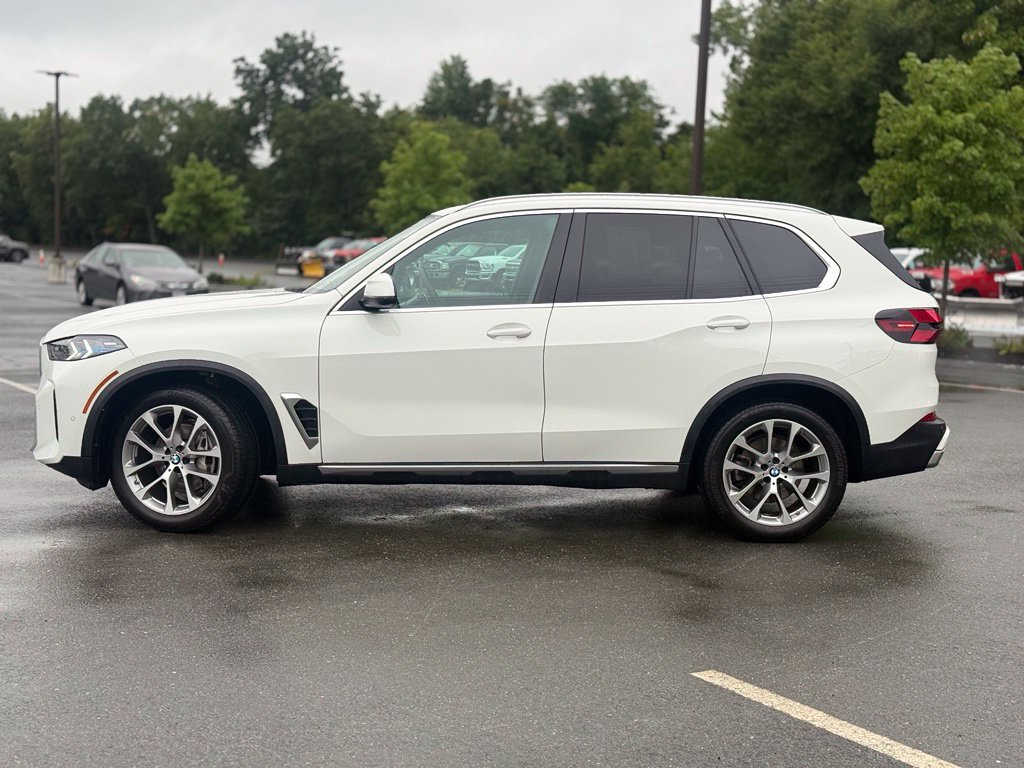 Certified 2025 BMW X5 xDrive40i w/ Premium Package AWD/4WD image 3