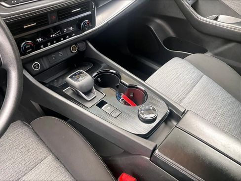 Used 2023 Nissan Rogue SV image 20