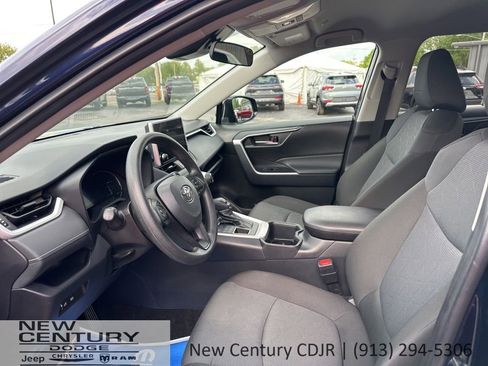 Used 2025 Toyota RAV4 XLE AWD/4WD image 10
