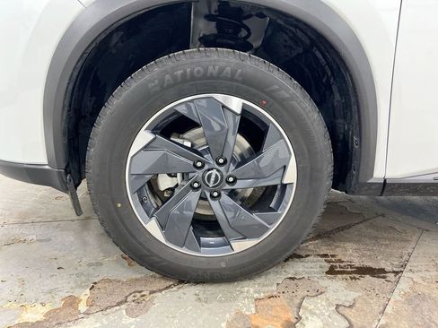 Used 2024 Nissan Rogue SV image 26