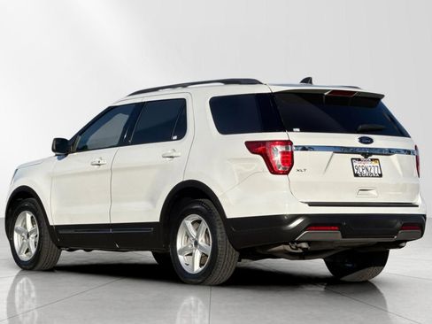Used 2019 Ford Explorer XLT image 5