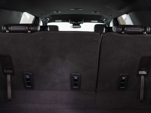 Used 2023 Chevrolet Suburban LT image 33