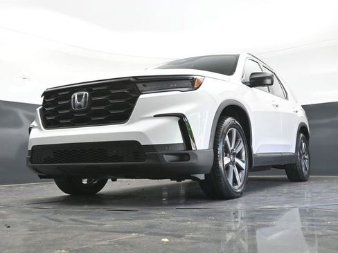 Certified 2025 Honda Pilot Sport image 37