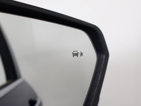 Used 2023 Chevrolet Equinox Premier image 36