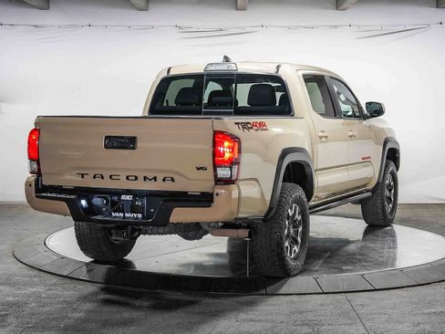Used 2019 Toyota Tacoma TRD Off-Road w/ Technology Package AWD/4WD image 4