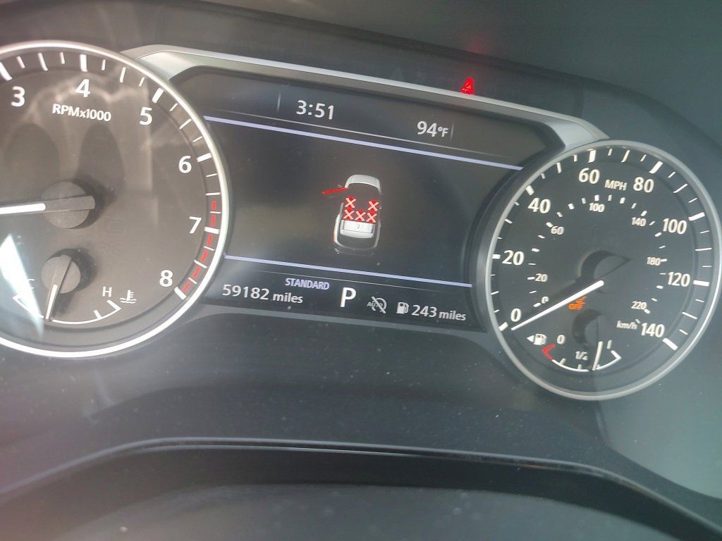 Used 2022 Nissan Pathfinder SL w/ SL Premium Package FWD image 10