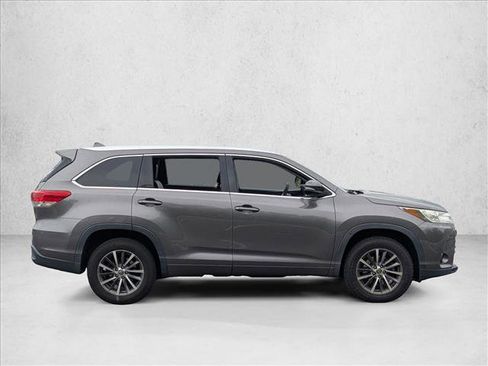 Used 2018 Toyota Highlander XLE FWD image 4