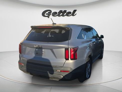 Used 2023 Kia Sorento LX image 3
