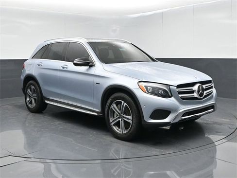 Used 2018 Mercedes-Benz GLC 350e 4MATIC image 2