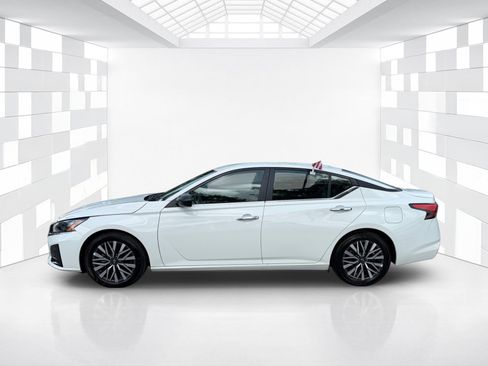 Certified 2025 Nissan Altima 2.5 SV FWD image 4