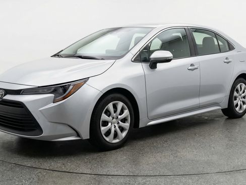 Used 2025 Toyota Corolla LE FWD image 3