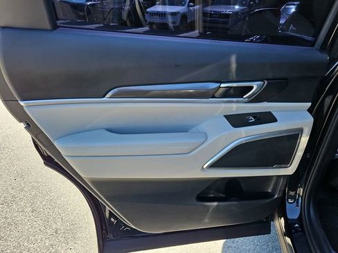 Certified 2024 Kia Telluride S FWD image 13
