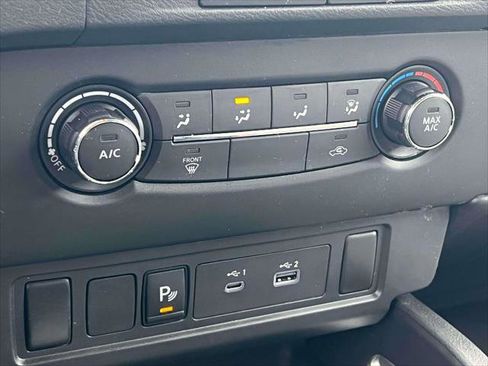 Used 2022 Nissan Frontier SV w/ Technology Package image 31