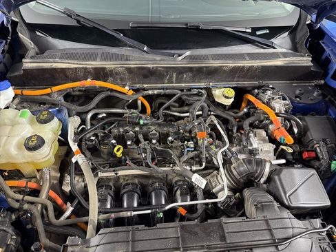 Used 2023 Ford Maverick XLT image 9