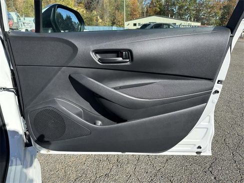 Used 2025 Toyota Corolla LE image 23