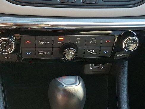 Used 2024 Jeep Compass Limited image 15