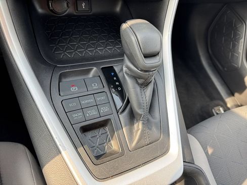 Certified 2022 Toyota RAV4 XLE w/ Convenience Package AWD/4WD image 25