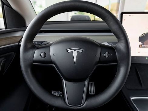 Used 2023 Tesla Model Y Performance AWD/4WD image 17