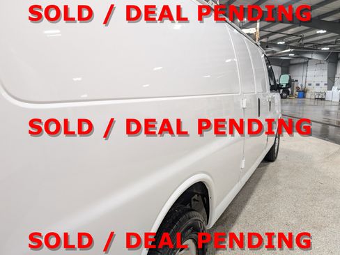 Used 2020 Chevrolet Express 2500 Extended RWD image 3