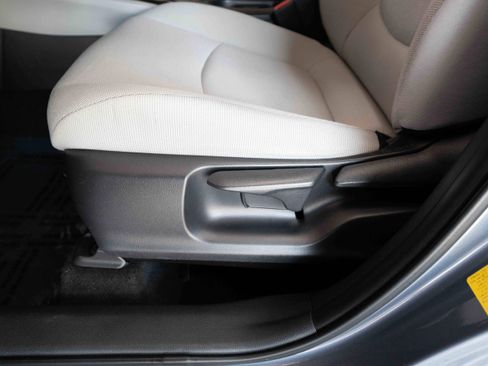 Used 2022 Toyota Corolla Cross L FWD image 12