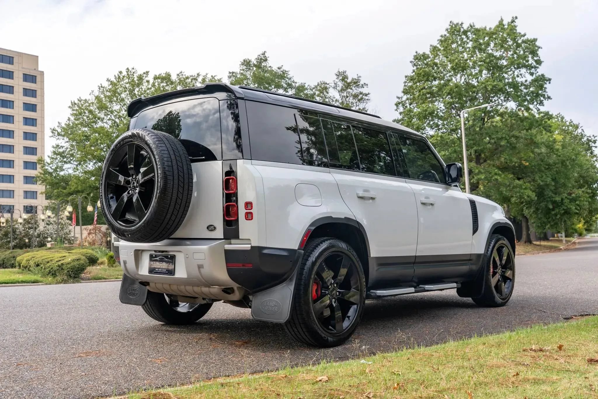 Used 2022 Land Rover Defender 110 SE AWD/4WD image 5