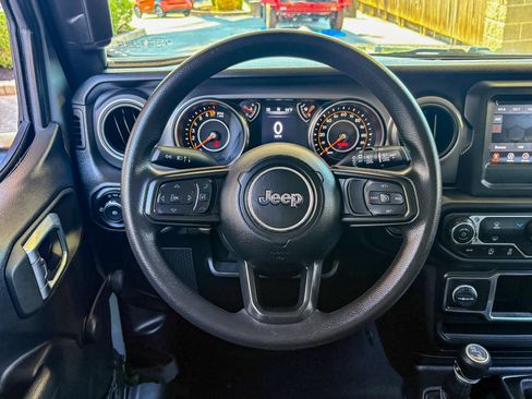 Used 2022 Jeep Wrangler Sport AWD/4WD image 16