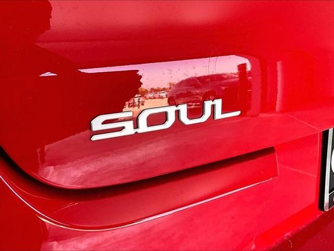 Used 2024 Kia Soul S FWD image 40