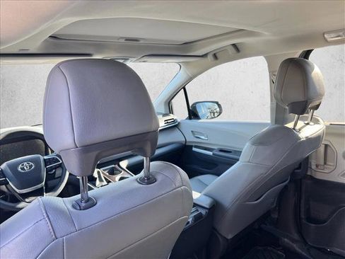 Certified 2021 Toyota Sienna XLE image 17