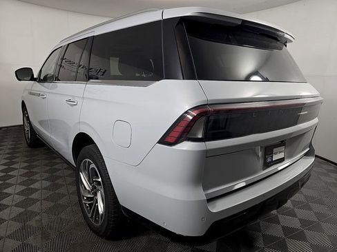 Certified 2025 Lincoln Navigator Reserve AWD/4WD image 7