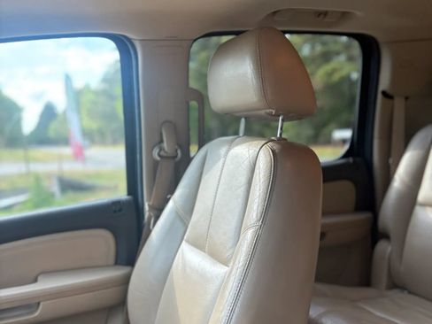 Used 2007 GMC Yukon XL Denali AWD/4WD image 32