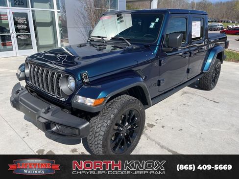 Used 2025 Jeep Gladiator Sport image 1