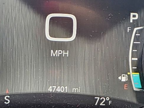 Used 2023 Chrysler Pacifica Touring-L w/ Uconnect Theater Family Group AWD/4WD image 10