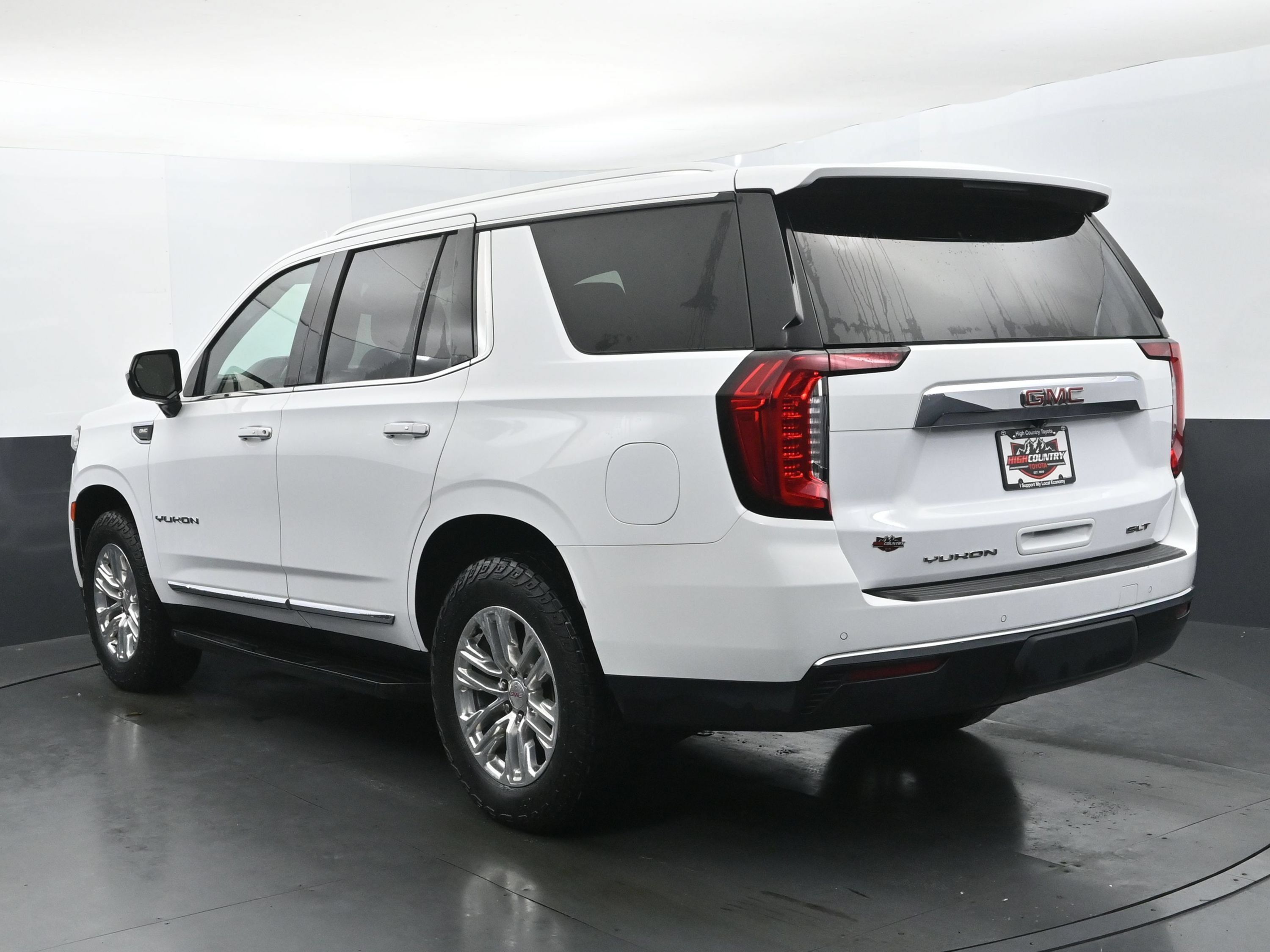 Used 2023 GMC Yukon SLT AWD/4WD image 4